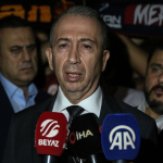 galatasaray-ikinci-baskani-metin-ozturk-baris-ozturk-elimi-sikmayarak-secim-vaadini-yerine-getirdi-o.jpeg