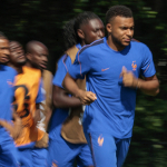 paraguay-senatorunun-fransiz-futbolcu-kylian-mbappeye-yonelik-irkci-paylasimlari-nedeniyle-ozur-dile.jpeg