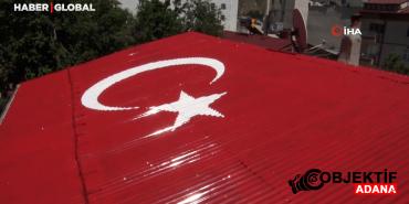 vatan-sevgisini-evinin-catisina-isledi-0uec.jpg