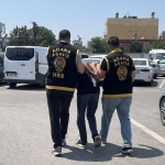 Adana039da-evden-altin-ve-para-caldiklari-iddia-edilen-2-zanli.jpg