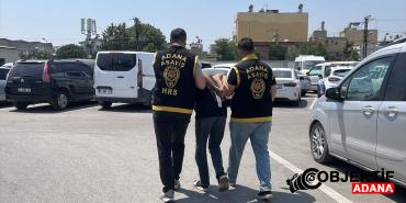 Adana039da-evden-altin-ve-para-caldiklari-iddia-edilen-2-zanli.jpg
