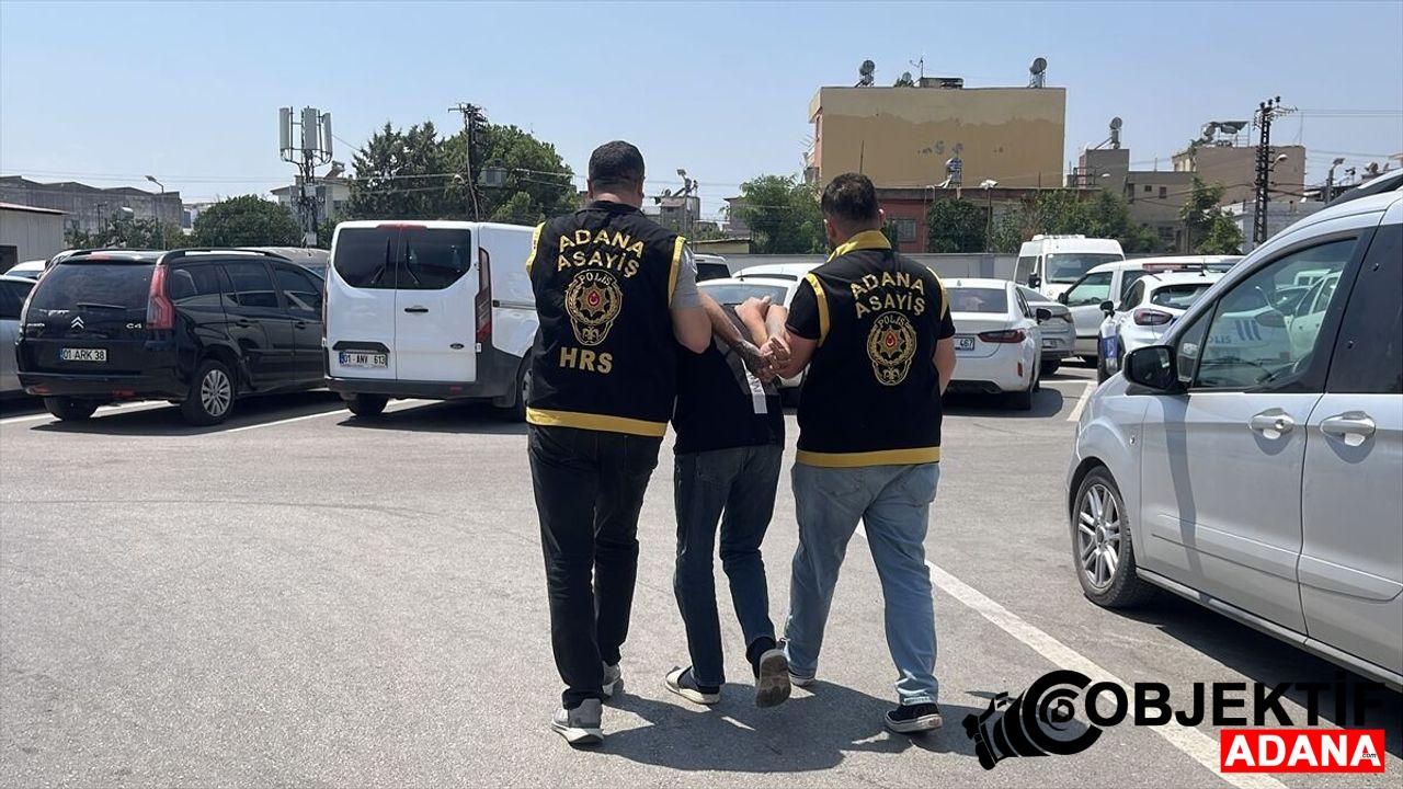 Adana039da-evden-altin-ve-para-caldiklari-iddia-edilen-2-zanli.jpg