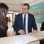 Cukurova-Universitesinde-ilk-kayit-heyecani-Ilk-ogrencinin-kaydi-Rektor-Beristen.jpg