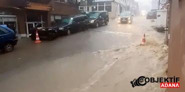 artvinde-saganak-cadde-ve-sokaklar-suyla-doldu-ulasim-aksadi-o61i.jpg