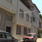 bursada-7-aylik-hamile-kadin-esinin-siddetinden-kacmak-icin-karsi-balkona-atlarken-dusup-olmus-lwsk.jpeg