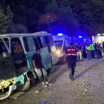 izmirde-tarim-iscilerini-tasiyan-minibus-kaza-yapti-1-olu-8-yarali-bere.jpg