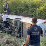samsunda-faciadan-donuldu-ozel-halk-otobusu-devrildi-21-yarali-var-ogqg.jpg