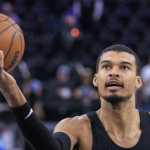 victor-wembanyama-nba-yeni-sezonundan-once-bir-seyler-deniyor-iynt.jpg