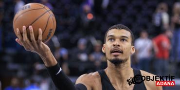 victor-wembanyama-nba-yeni-sezonundan-once-bir-seyler-deniyor-iynt.jpg