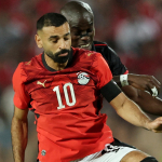 61-dakikada-oyundan-cikan-mohamed-salah-sakatlandi-mi-resmi-aciklamalar-pes-pese-geldi-1cyh.jpg