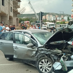 Adana039da-carpisan-iki-otomobildeki-4-kisi-yaralandi.jpg