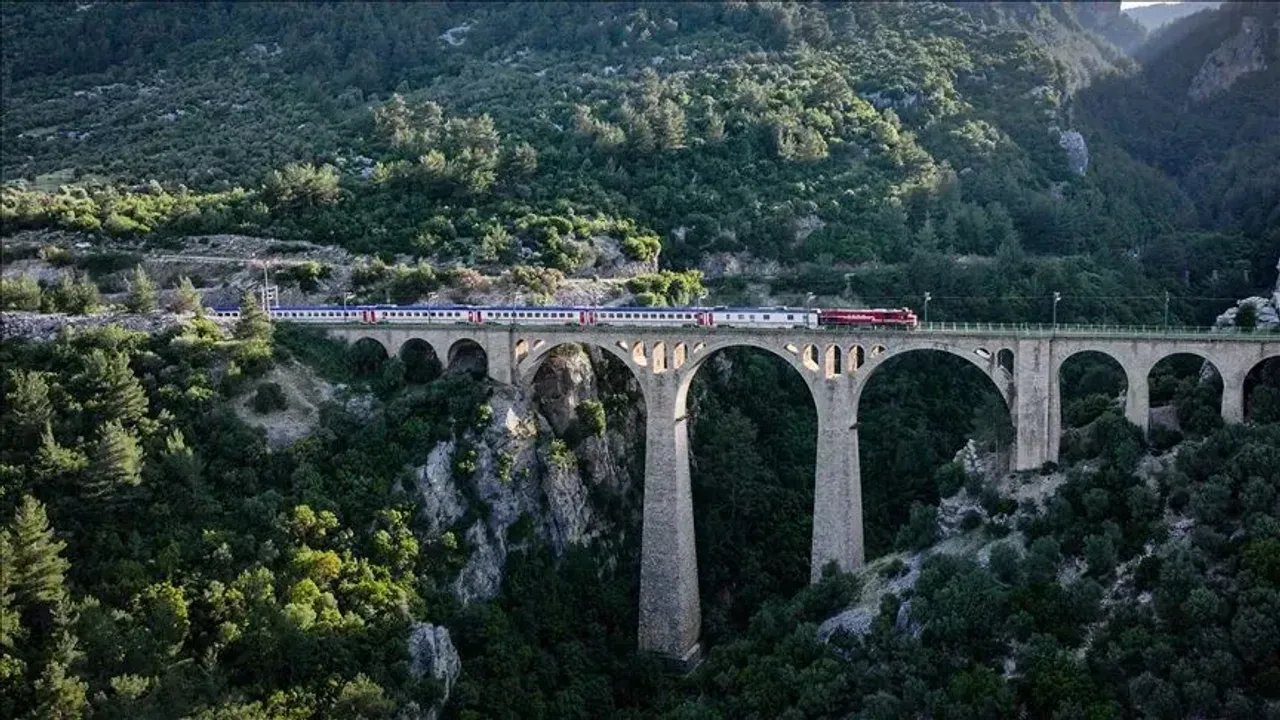 Varda-Koprusu-Nerede-Osmanlidan-Gunumuze-Ulasan-Tarihi-Yapi.jpg