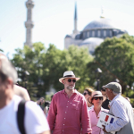 agustosta-gelen-yabanci-ziyaretci-sayisi-belli-oldu-kzeb.jpg