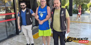 antalyada-otel-calisanlariyla-tartisan-ingiliz-turist-turk-bayragina-tukurdu-ln0v.jpg