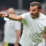 galatasaraya-sporting-maci-oncesi-bir-sok-daha-okan-buruk-kulubeye-cekecek-n6vp.jpg