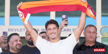 galatasarayin-yeni-transferi-deniz-gul-istanbula-geldi-g6lw.jpg