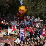 halk-macronu-zorluyor-170-noktada-buyuk-protesto-basladi-gd6t.jpg