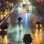 istanbulda-yagmur-etkisini-gosterdi-yollar-gole-dondu-v0ff.jpg