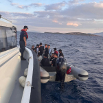 izmir-aciklarinda-19-kacak-gocmen-yakalandi-ffbt.jpg