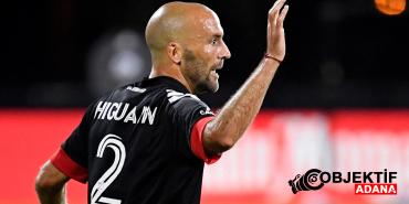 kadin-hakeme-futbol-erkek-sporudur-diyen-higuain-isinden-kovuldu-ffis.jpg