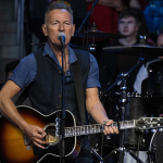 muzigin-efsanesi-bruce-springsteen-hayranlari-icin-heyecan-verici-bir-haber-verdi-ih9w.jpg