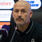 vincenzo-italiano-dusan-vlahovic-ile-imza-attigim-gun-konustum-zru7.jpg