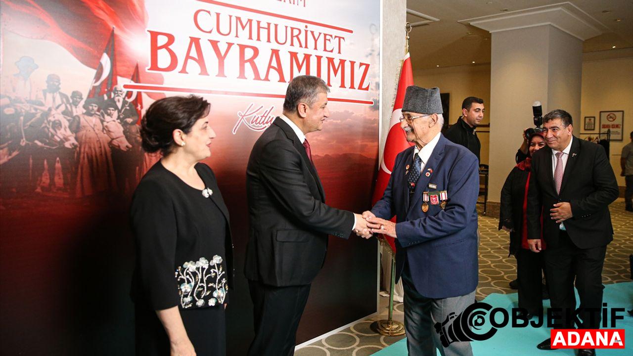 Adana039da-29-Ekim-Cumhuriyet-Bayrami-dolayisiyla-resepsiyon-verildi.jpg
