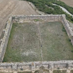 Karaisali039da-IV-Murat039in-Izleri-Kesrik-Han.jpg