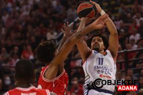 anadolu-efes-euroleaguede-son-sampiyon-olympiakosa-farkli-kaybetti-0rvc.jpg