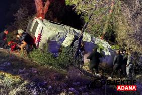 antalyada-dagcilari-tasiyan-minibus-sarampole-devrildi-cok-sayida-yarali-var-8834.jpg