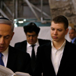 babasinin-zehir-makinesi-yair-netanyahunun-karanlik-isleri-ldpo.jpg