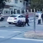 beyoglunda-otomobil-motosikletle-carpisti-1-yarali-3pnq.jpg
