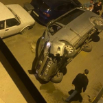 bursada-elektrik-panosuna-carpip-devrilen-minibus-surucusu-kacti-zswg.jpg
