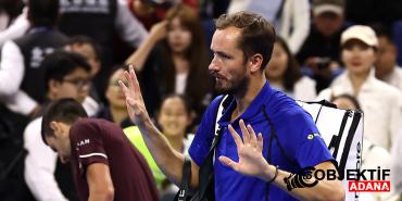daniil-medvedev-cin-aciktan-diskalifiye-edildi-5hpq.jpg