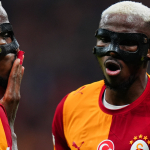 dev-derbi-avrupada-buyuk-yanki-buldu-osimhenden-aykiri-performans-1imu.jpg