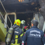 elektrikli-battaniye-evi-kule-cevirdi-86-yasindaki-adam-canini-zor-kurtardi-gqr9.jpg