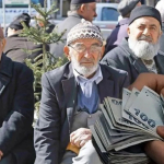 emekli-milyonlara-ek-zam-mujdesi-dikkat-ceken-detaylar-ortaya-cikti-xgua.jpg