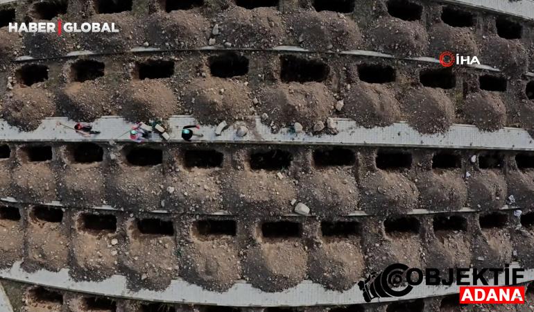 Erzurum’da toprak donmadan kışlık mezarlar kazılıyor