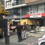 istanbulda-kamyon-eczaneye-daldi-6-yarali-omxq.jpg