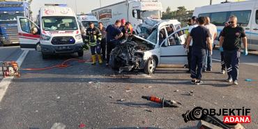 mersinde-korkunc-kaza-tira-arkadan-carpan-aractaki-cift-oldu-ogullari-agir-yaralandi-ekiu.jpg