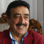 sahnede-fenalasan-unlu-sanatci-hakki-bulut-hastaneye-kaldirildi-u4du.jpg