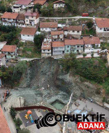 tokatta-yol-coktu-2-katli-ev-tahliye-edildi-pn8h.jpg