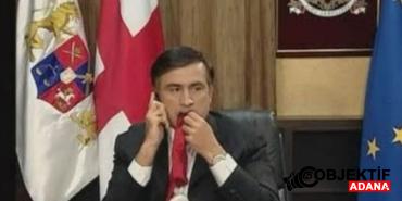 zelenski-madde-mi-kullandi-kravat-cigneyenden-ayyakabidan-kacana-5yeo.jpg